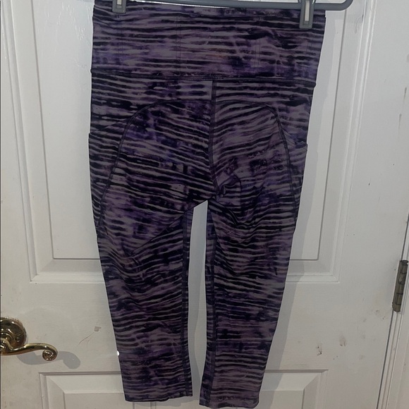 lululemon athletica women’s  Purple Patterned Leggings size small - Picture 5 of 5